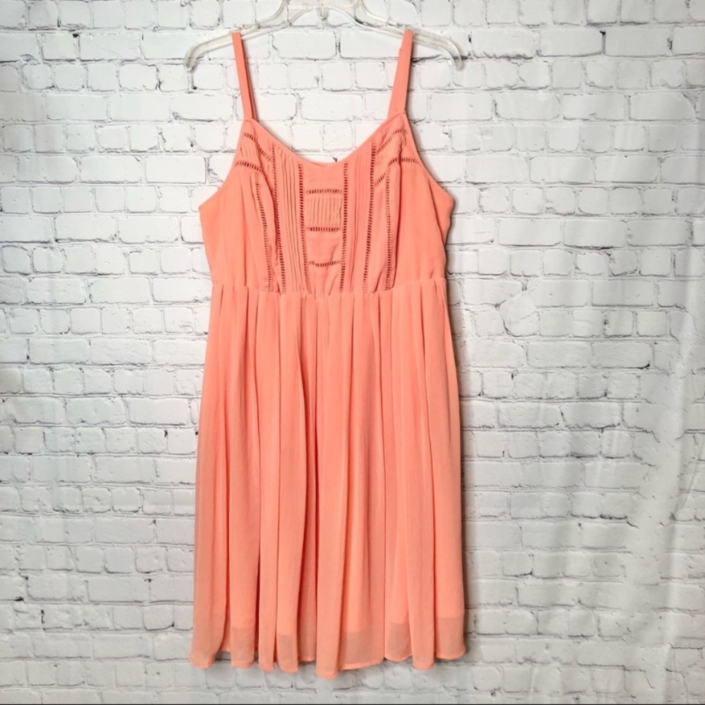 Torrid 1x Peach/Coral Chiffon Dress w/ embroidery detailing